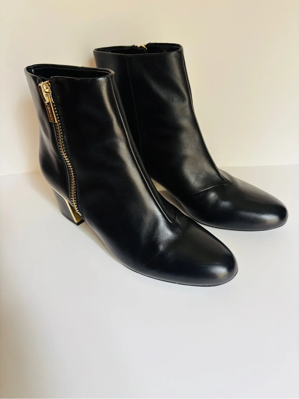 N/A sleek dkny